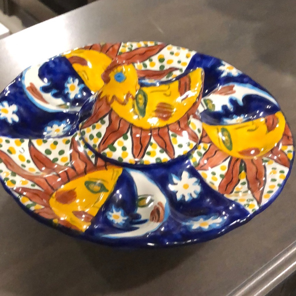 Mexican Telavera Folk Art pottery reveled egg dish